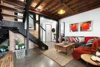 Lobi UNIQUE - New York Loft Style Townhouse