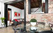 Ruang untuk Umum 6 UNIQUE - New York Loft Style Townhouse