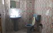 Toilet Kamar 6 Rooms One Five Four