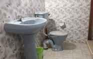 Toilet Kamar 2 Rooms One Five Four