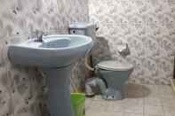 Toilet Kamar Rooms One Five Four