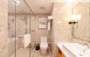 In-room Bathroom 5 Suisse Place Hotel Residence CMCTaizhou