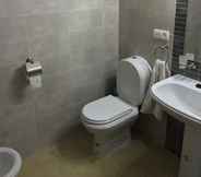 Toilet Kamar 3 Appartement à Residence Bellavista