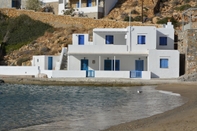 Exterior Ammos Holiday House