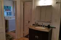 In-room Bathroom Cute Smarthouse Granite near Lake 1