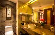 In-room Bathroom 5 Fliport Garden Hotel Wuyishan