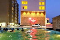 Hồ bơi Aryaan Resort And Residences