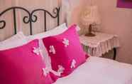 Bilik Tidur 2 Flower Wall B&B