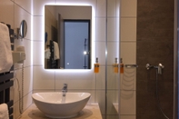 In-room Bathroom Median Hotel Garni