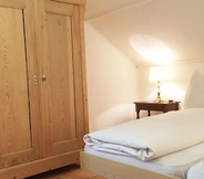 Bedroom 3 Spinas Gasthaus Val Bever - Hostel