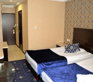 Kamar Tidur 7 Renion Hills Hotel