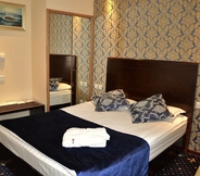 Kamar Tidur 3 Renion Hills Hotel