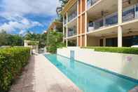 Swimming Pool Peponi 2 - Beachfront Apartment