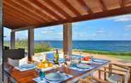 ร้านอาหาร 4 Luxurious Sea Front Villa in Mallorca