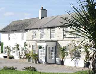 Exterior 2 The Coach And Horses Inn