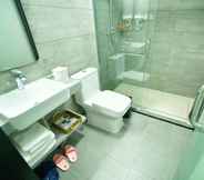 Toilet Kamar 4 Hengdian Chayan Guest House