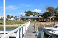 Exterior Lakeside Motel Waterfront