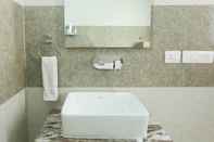 In-room Bathroom Treebo Hotel WOW