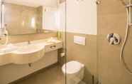 In-room Bathroom 4 Weinstadt-Hotel