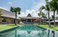 Swimming Pool 3 Villa Mannao