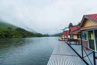 Kolam Renang Naphatphorn Resort