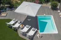 Swimming Pool Azzurro Bianco Suites