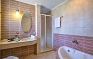 In-room Bathroom 7 Mistral Hotel Solo Travel Only