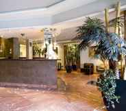 Lobby 3 Hotel Oasis