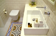 Toilet Kamar 6 Archisuites