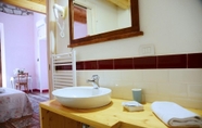 In-room Bathroom 3 B&B Il Corso 41 Openhouse