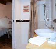 In-room Bathroom 4 B&B Il Corso 41 Openhouse