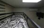 Kamar Tidur 5 Bunk Guesthouse-Hostel2