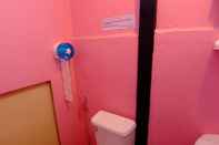 Phòng tắm bên trong Sang Chan Hostel