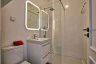 In-room Bathroom Portuguese Living Columbano Executive