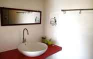 Phòng tắm bên trong 5 Pitiusas Beach Resort