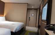 Bedroom 4 Aerotel London Heathrow T2 & T3