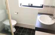 Toilet Kamar 7 Caversham B&B