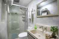 In-room Bathroom Wuzhen Ciyun Liangzhu Botique Hotel