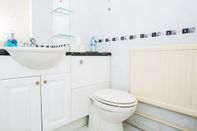 In-room Bathroom Incredible Views - 1 Bedroom in Chancery Lane