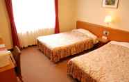 Kamar Tidur 3 PRINCE HOTEL Second View MURORAN