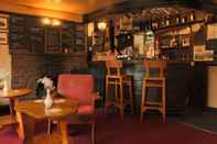 Bar, Cafe and Lounge The Greyhound Inn & Hotel