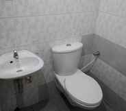 Toilet Kamar 3 Hotel Shriram
