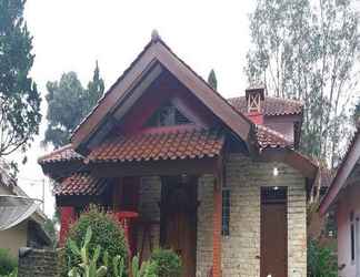 Exterior 2 Villa Kota Bunga Matahari