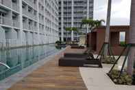 Kolam Renang Studio with Ocean View at The Breeze Residences