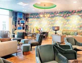 Lobby 2 NYX Hotel Munich by Leonardo Hotels