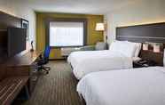 Bedroom 7 Holiday Inn Express Niagara-On-The-Lake, an IHG Hotel
