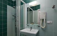 In-room Bathroom 5 Wellness Hotel Luzan