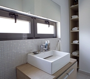 In-room Bathroom 3 Seaview villa Loft