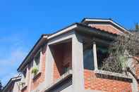 Bangunan Red Brick Villas