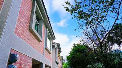 ภายนอกอาคาร 4 Red Brick Villas